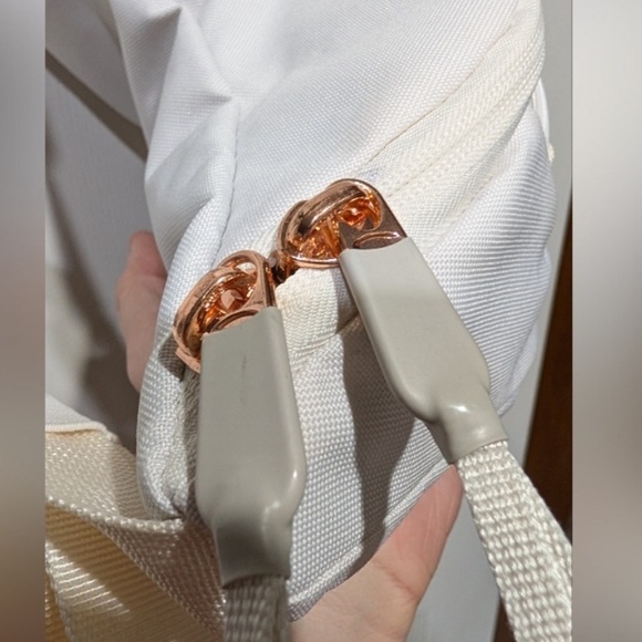 The North Face Belt Bag Gardenia White Sparkle Logo RARE, Rose Gold Hardware - Picture 5 of 5